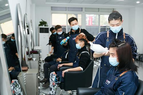 成都学美发培训要多少钱