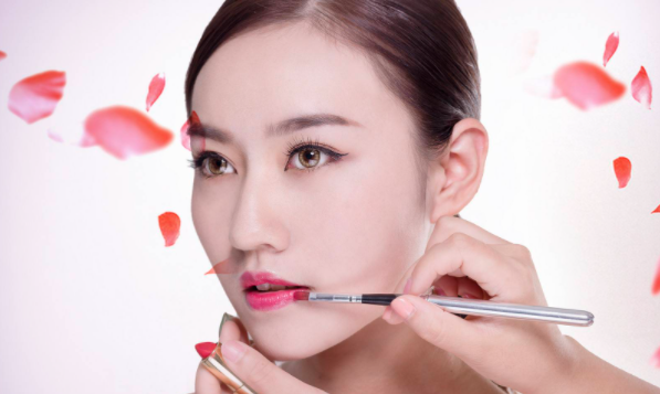 学化妆培训一般多少钱？