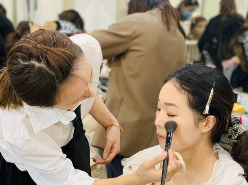 学化妆培训一般多少钱？