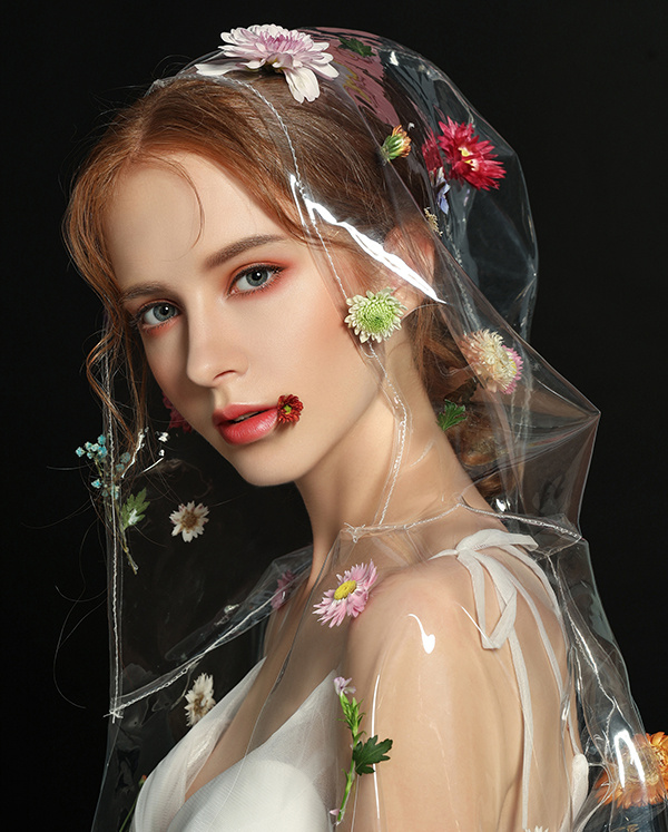 白纱组7号 成都2018春季现代人物形象设计创意一班 《晓抚花月》.jpg