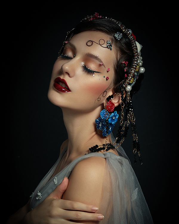 白纱组10号 成都2018春季现代人物形象设计创意二班 《Luxury》.jpg