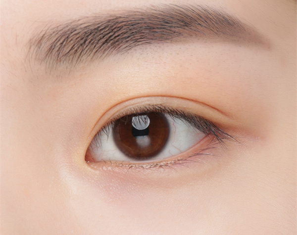 1 第一层眼影步骤1.jpg