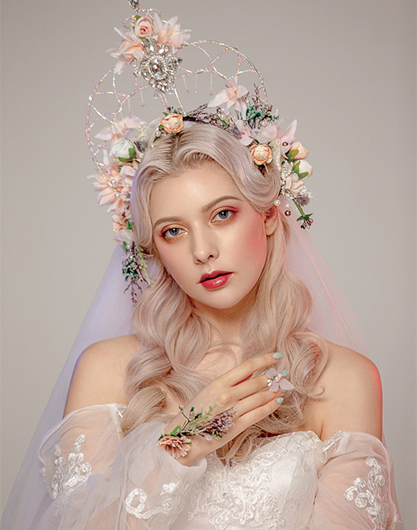 1636360791794263E4vD.jpg 西式14号-北京2019春季形象设计影视人物创意班-作品:《情愫》-组员:林家丽-杨婉玲-田丰-王倩-王超--组名:《美少女战士》模特:Anya-摄影:蔡菲-修片:张兴华.jpg