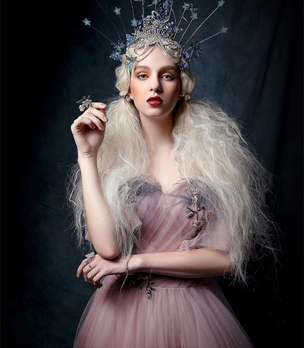 1635300990603938X7r5.jpg 西式9号-成都-主题:《花开半夏》组员:马羽-米慧鑫-尹珊珊-卢娟-葛素素-模特:Julia-成片.jpg