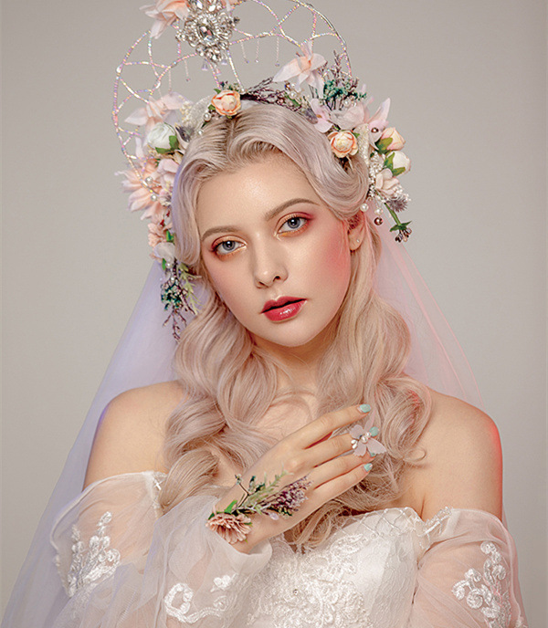 1635300999705604mpOh.jpg 西式14号-北京2019春季形象设计影视人物创意班-作品:《情愫》-组员:林家丽-杨婉玲-田丰-王倩-王超--组名:《美少女战士》模特:Anya-摄影:蔡菲-修片:张兴华.jpg