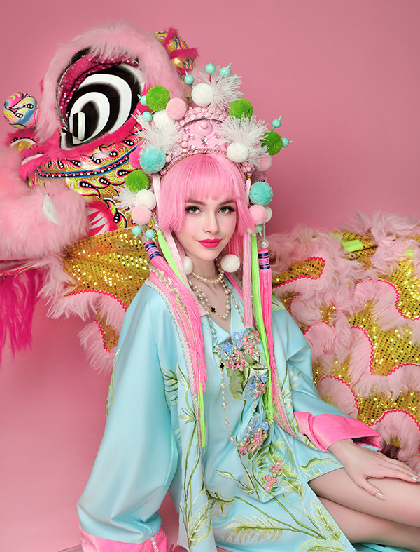 1634024798684026lFR0.jpg 中式组6号-成都秋季形象设计与艺术创意三班《桃之夭夭》.jpg