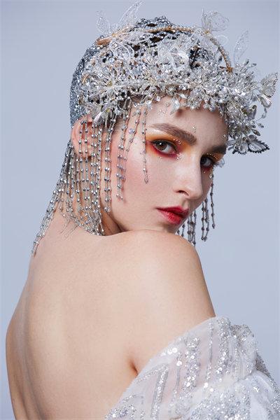 学化妆去学校，真的比去店里或者影楼学要好吗？