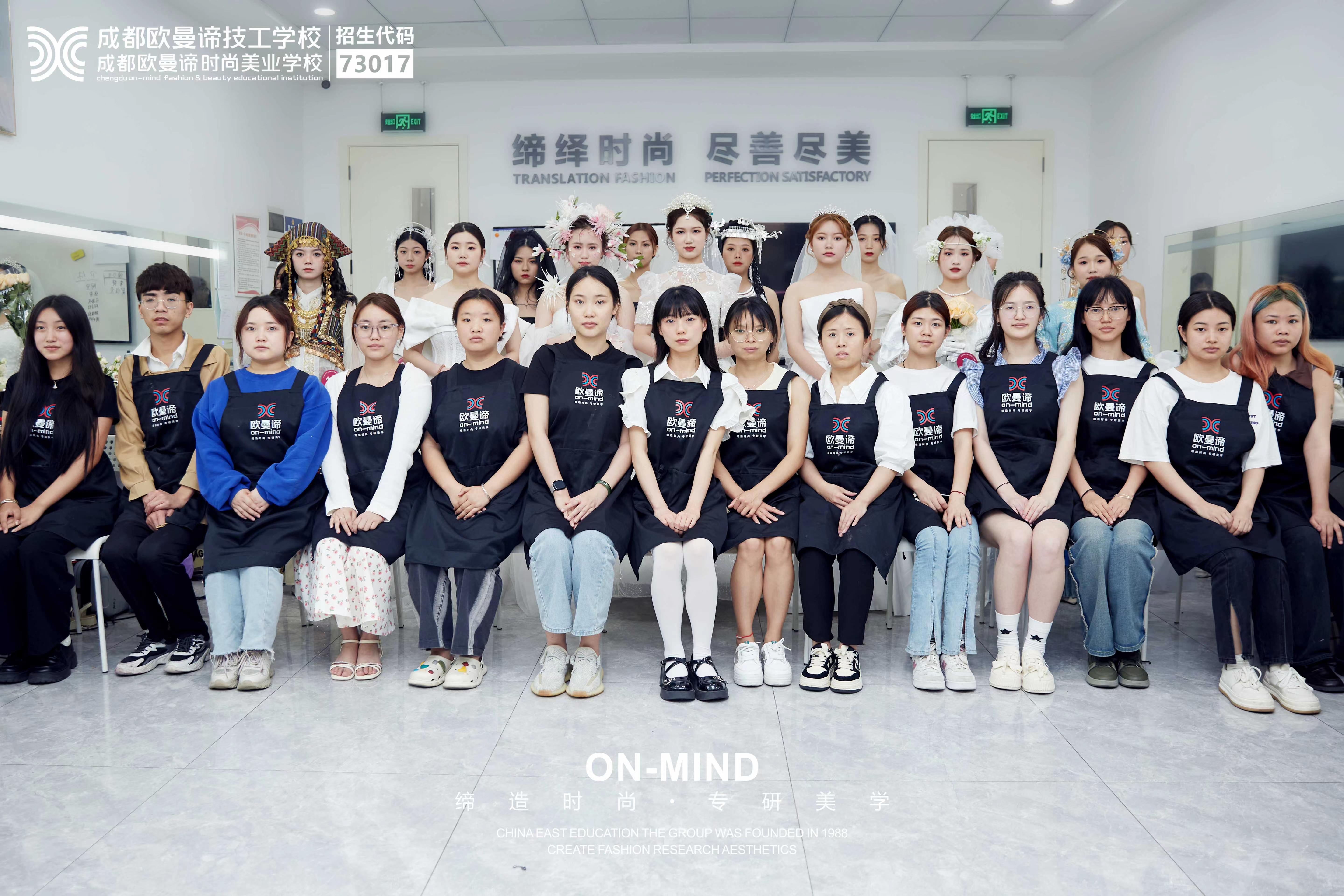 初中毕业的女生学化妆美容专业有发展吗