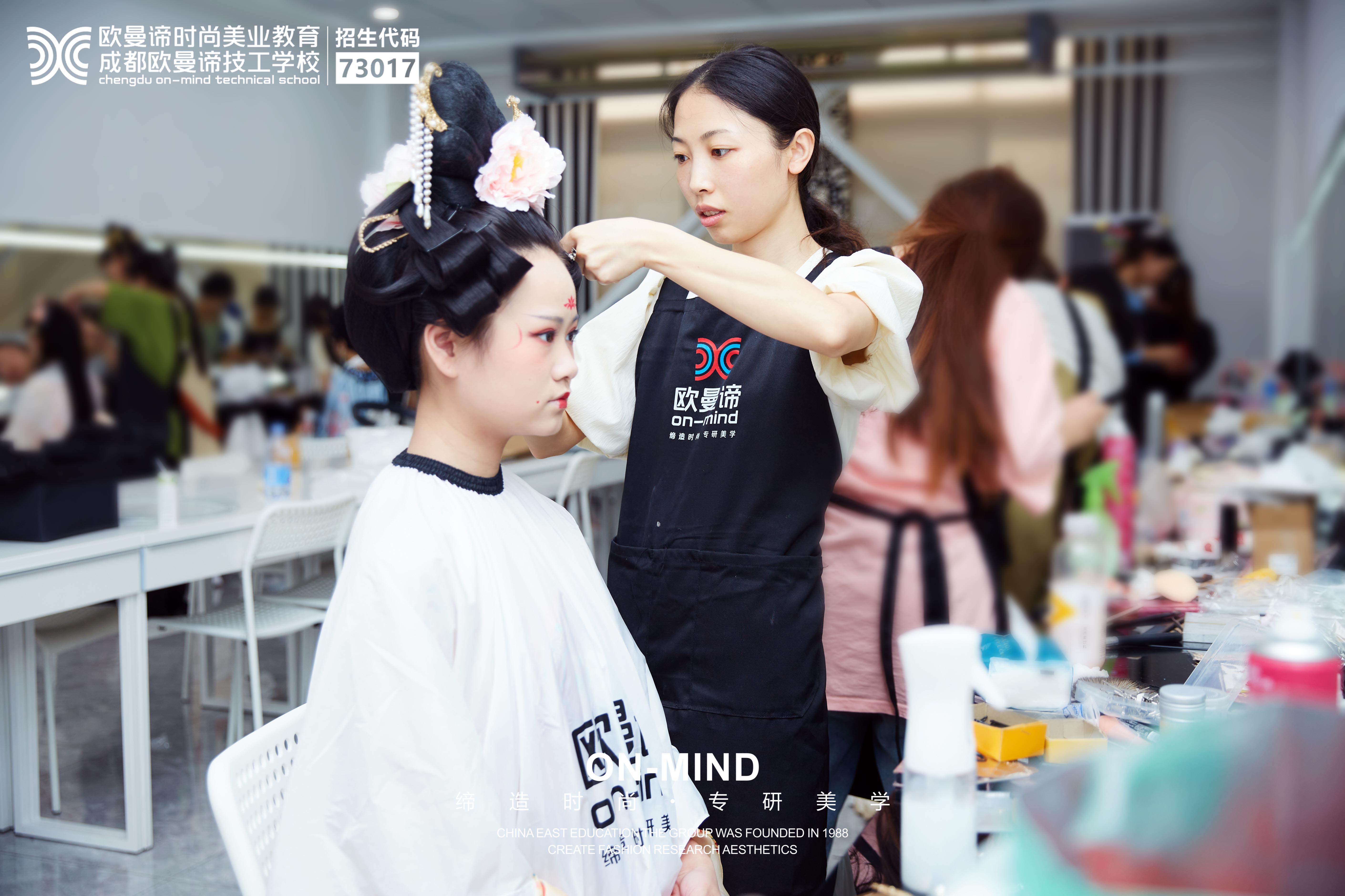 化妆新手必看：学化妆，选择哪家学校好？