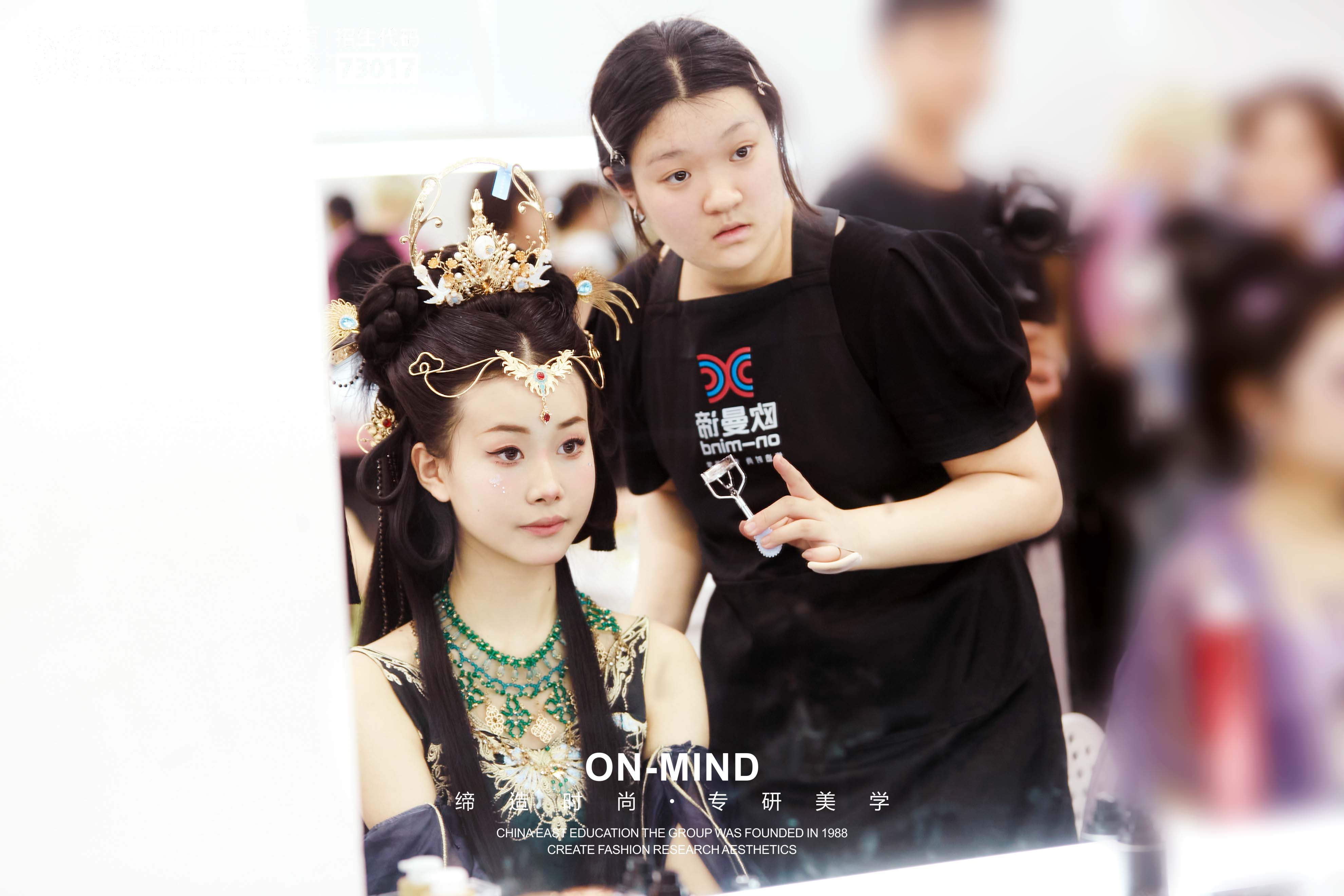 告别手残党，化妆学校手把手教你，化妆技巧get√！