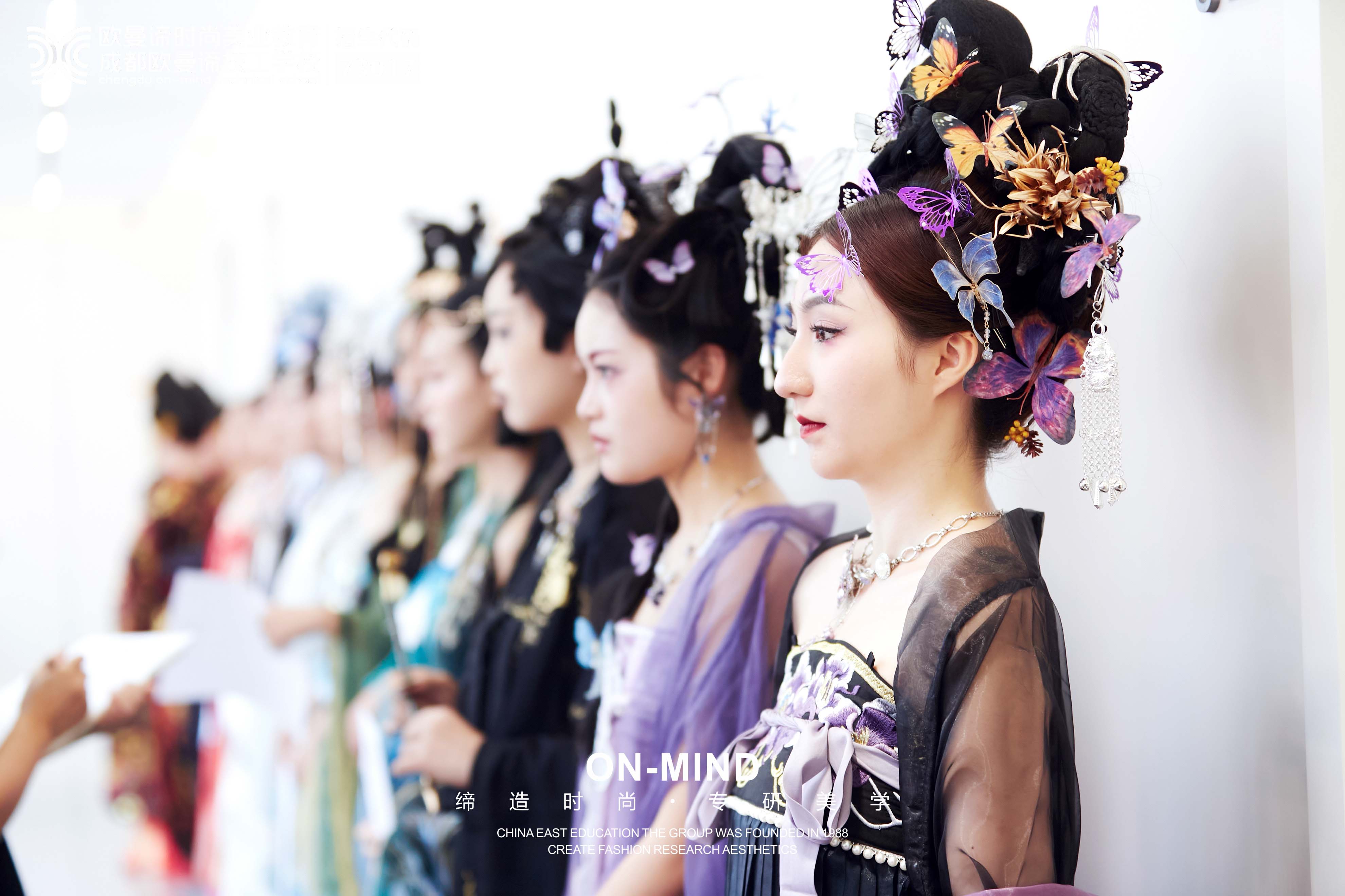 去化妆学校学习有年龄限制吗？
